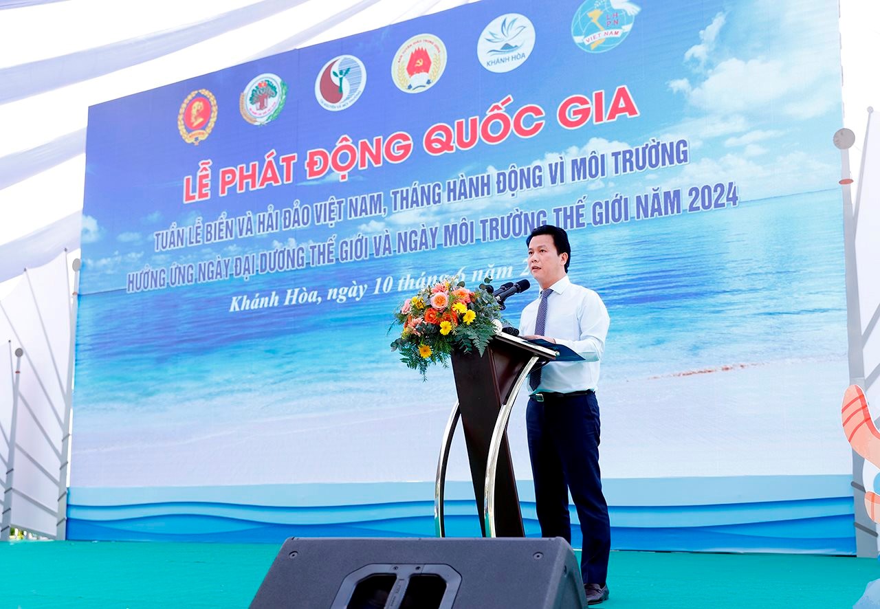 Minister Dang Quoc Khanh launched the Vietnam Sea and Islands Week and the Action Month for the Environment 2024