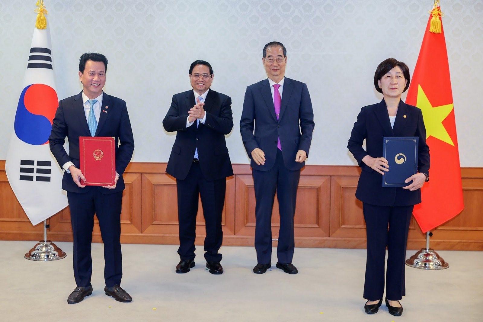 Viet Nam and Korea exchange the Memorandum of Understanding on Cooperation for Establishing the Resource Recycling Industrial Zone